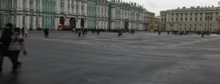 Дворцовая площадь is one of Landmarks.