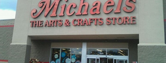 Michaels is one of Lieux qui ont plu à Emily.