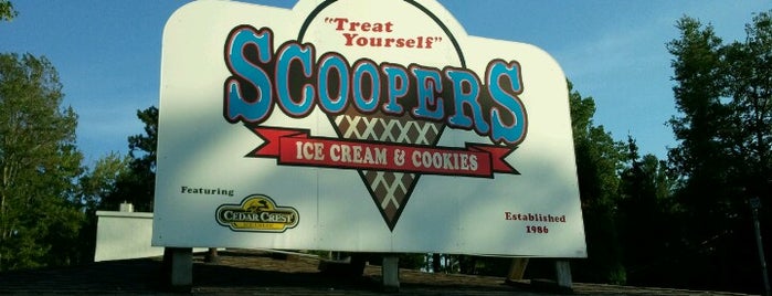 Scooper's Ice Cream is one of สถานที่ที่บันทึกไว้ของ LAXgirl.