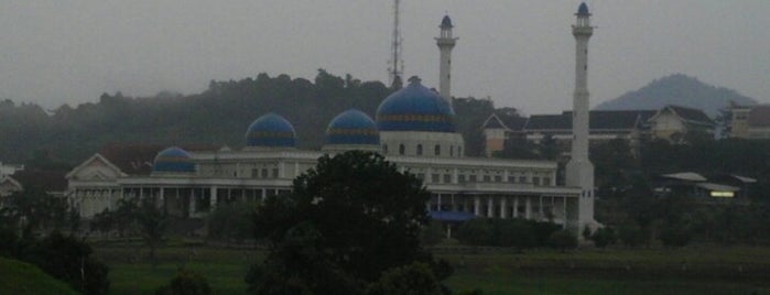 masjid sultan mahmud is one of Masjid & Surau,MY #6.