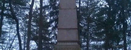 Findlanterův obelisk is one of Lázeňské lesy Karlovy Vary.