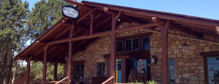 Bright Angel Lodge is one of สถานที่ที่ Christopher ถูกใจ.