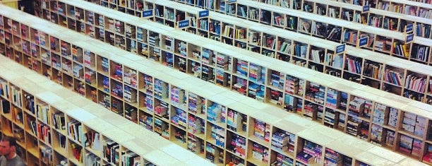 McKay Used Books, CDs, Movies & More is one of Tempat yang Disukai ᴡ.