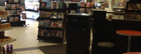 Barnes & Noble is one of Takuji'nin Beğendiği Mekanlar.