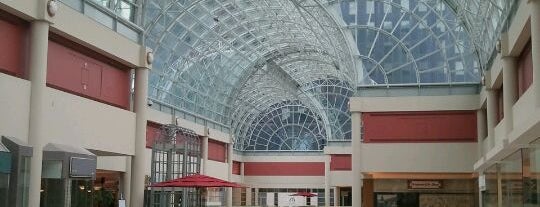 Galleria at Erieview is one of Srdjanさんのお気に入りスポット.