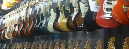 Guitar Center is one of Oscarさんのお気に入りスポット.