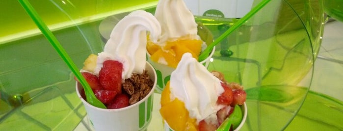 llaollao is one of Vicios Dulces.