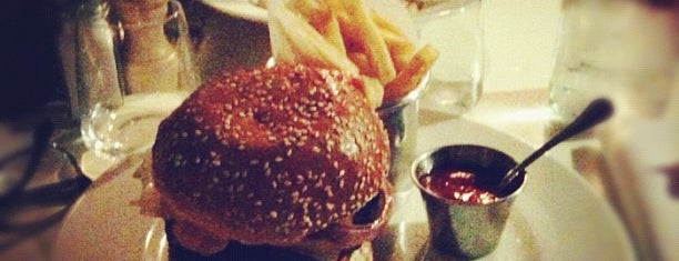 Renoma Café is one of Best Burger in Paris.