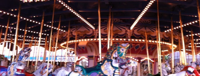 Prince Charming Regal Carousel is one of สถานที่ที่ Rodrigo ถูกใจ.