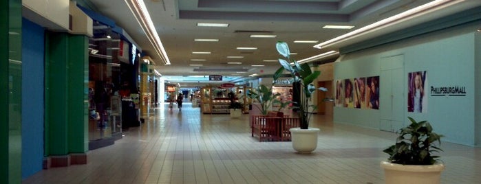 Phillipsburg Mall is one of สถานที่ที่ Peter ถูกใจ.