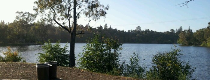 Los Gatos Creek Trail is one of สถานที่ที่ Jay ถูกใจ.