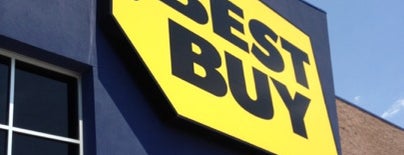 Best Buy is one of Locais curtidos por Christine.