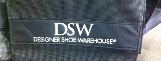 DSW Designer Shoe Warehouse is one of สถานที่ที่ Denise D. ถูกใจ.