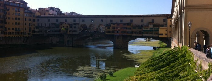 Ponte Vecchio is one of Best art cities in Tuscany.