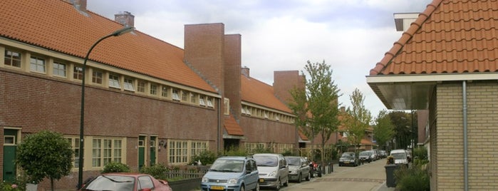 Woningen Merelstraat is one of Dudok in Hilversum.