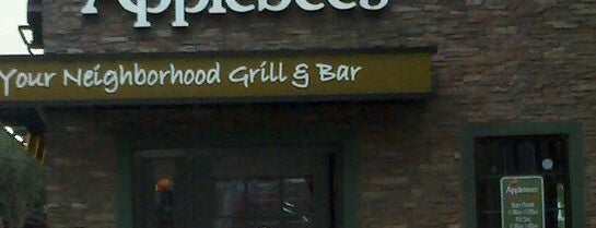 Applebee's Grill + Bar is one of Orte, die Moses gefallen.