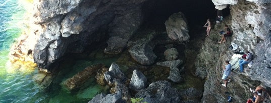 The Grotto is one of Locais curtidos por Alled.