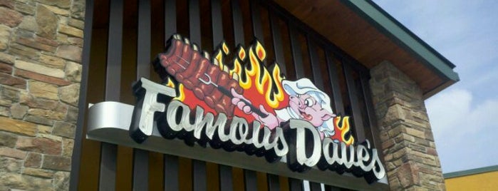 Famous Dave's Bar-B-Que is one of Lugares favoritos de Doug.
