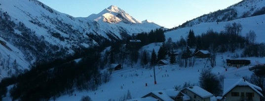 Saint-Sorlin-d'Arves is one of Les 200 principales stations de Ski françaises.