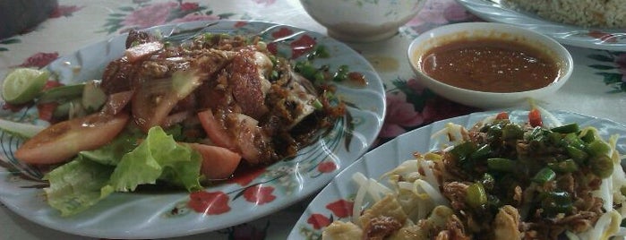 Nasi Ayam Hainan Kak Lina is one of Makan @ Melaka/N9/Johor #3.
