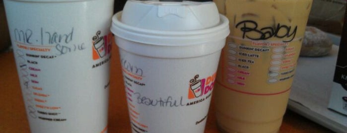 Dunkin' is one of Locais curtidos por Becca.