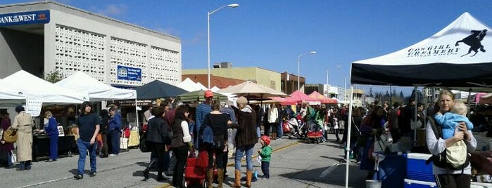 California Ave Farmers' Market is one of Healthy Food Spots Dot Com.