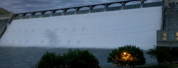 Grand Coulee Dam is one of Brydenさんのお気に入りスポット.