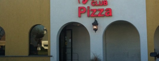 Bocce Club Pizza is one of Sarah 님이 저장한 장소.
