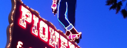 Pioneer Hotel and Gambling Hall is one of Posti che sono piaciuti a Sin City.
