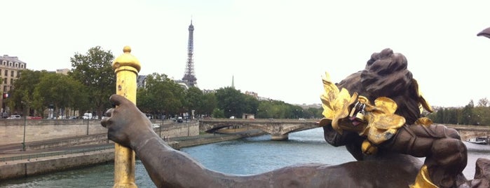 Pont Alexandre III is one of París 2012.