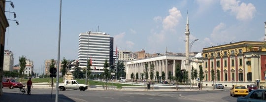 Piazza Giorgio Castriota Scanderbeg is one of Tiran.