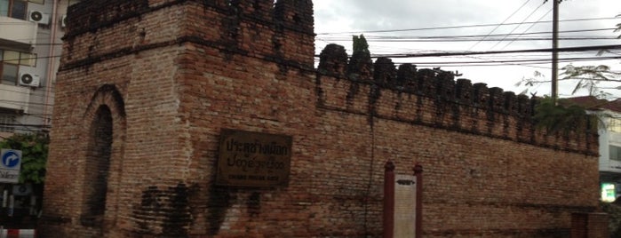 Chang Phueak Gate is one of Tempat yang Disukai Bryan.