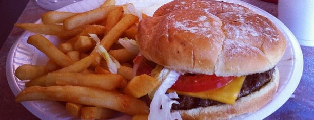 Canada Steak Burger is one of สถานที่ที่บันทึกไว้ของ Tyler.