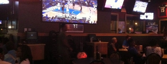 Buffalo Wild Wings is one of Must-visit Sports Bars in Columbus.