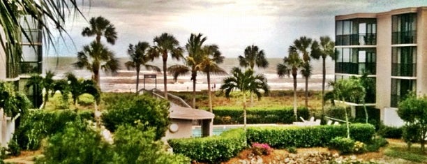 Sundial Beach Resort & Spa is one of Orte, die Nicole gefallen.