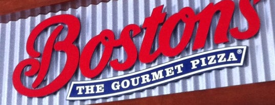 Boston's Restaurant & Sports Bar is one of Locais curtidos por Oscar.