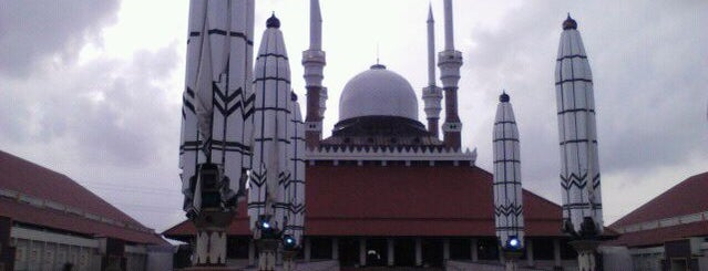 Masjid Agung Jawa Tengah (MAJT) is one of holiday to JAva.