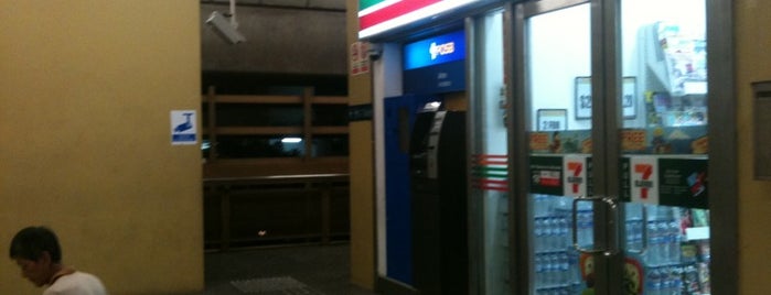 Commonwealth MRT Station (EW20) is one of Mrt ah.