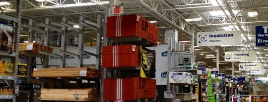 Lowe's is one of Alejandroさんのお気に入りスポット.