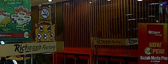Richeese Factory is one of Jakarta on the Spots..