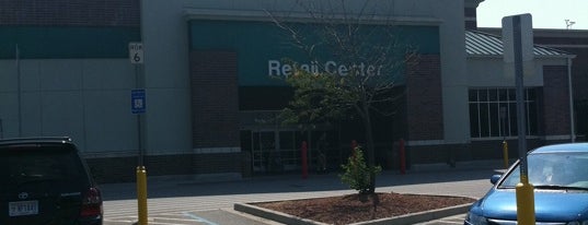 Walmart Supercenter is one of สถานที่ที่ Ken ถูกใจ.