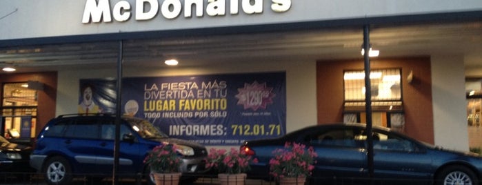 McDonald's is one of Locais curtidos por Abraham.