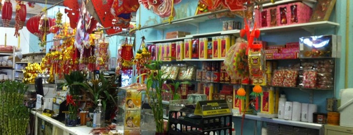 Chinatown Food Market is one of สถานที่ที่ Tom ถูกใจ.