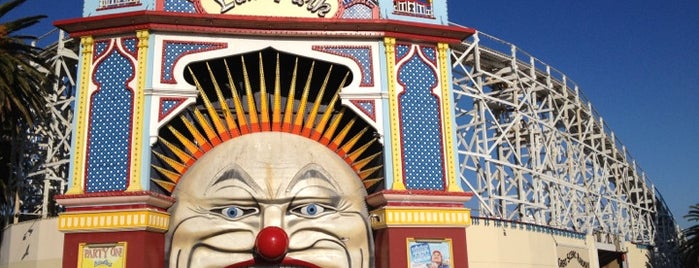 Luna Park Melbourne is one of meetoo.com.au reviews for places to go with kids.