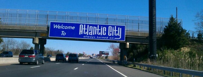 Atlantic City Welcome Sign is one of Tempat yang Disukai Sandra.