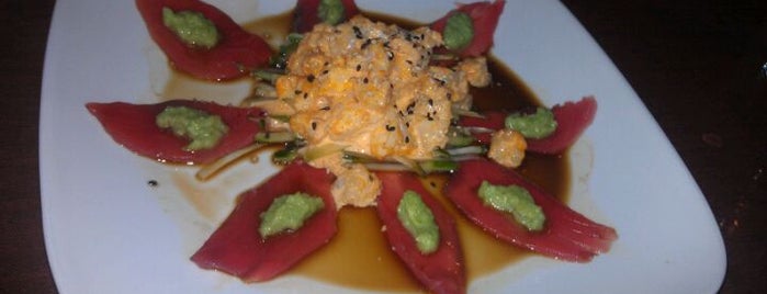 Singapore Sushi Restaraunt is one of Locais curtidos por Mari.