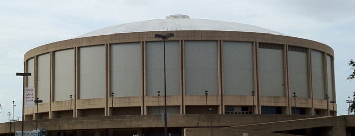 Mississippi Coast Coliseum & Convention Center is one of Orte, die Lizzie gefallen.