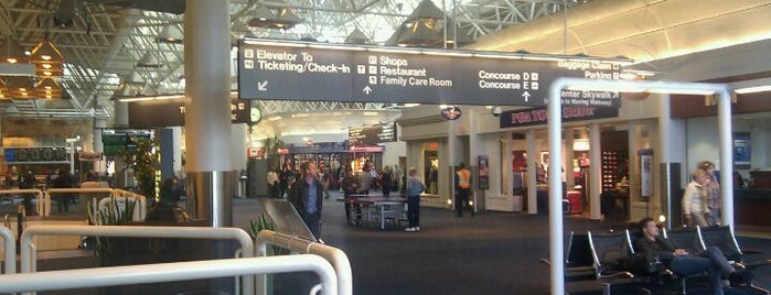 제네랄 미첼 국제공항 (MKE) is one of Airports in US, Canada, Mexico and South America.