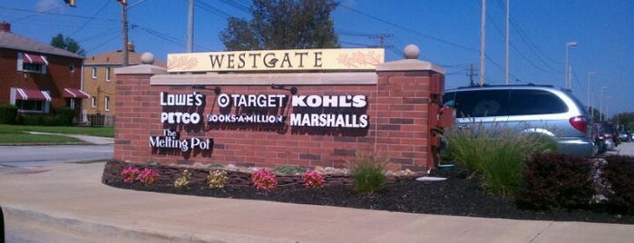 Westgate Shopping Center is one of Lugares favoritos de John.