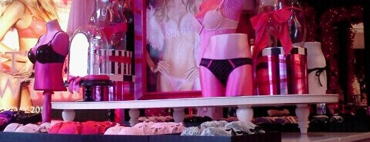 Victoria's Secret PINK is one of Tempat yang Disukai Maria.